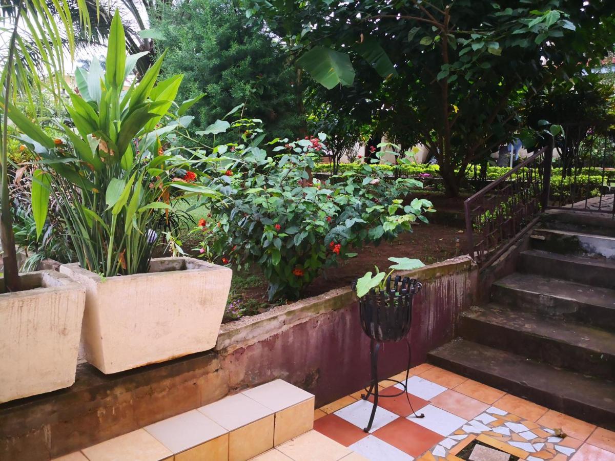 Joli Jardin En Ville Yaoundé Exterior foto