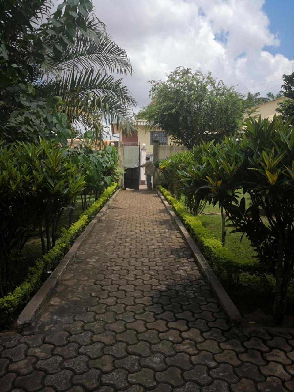 Joli Jardin En Ville Yaoundé Exterior foto